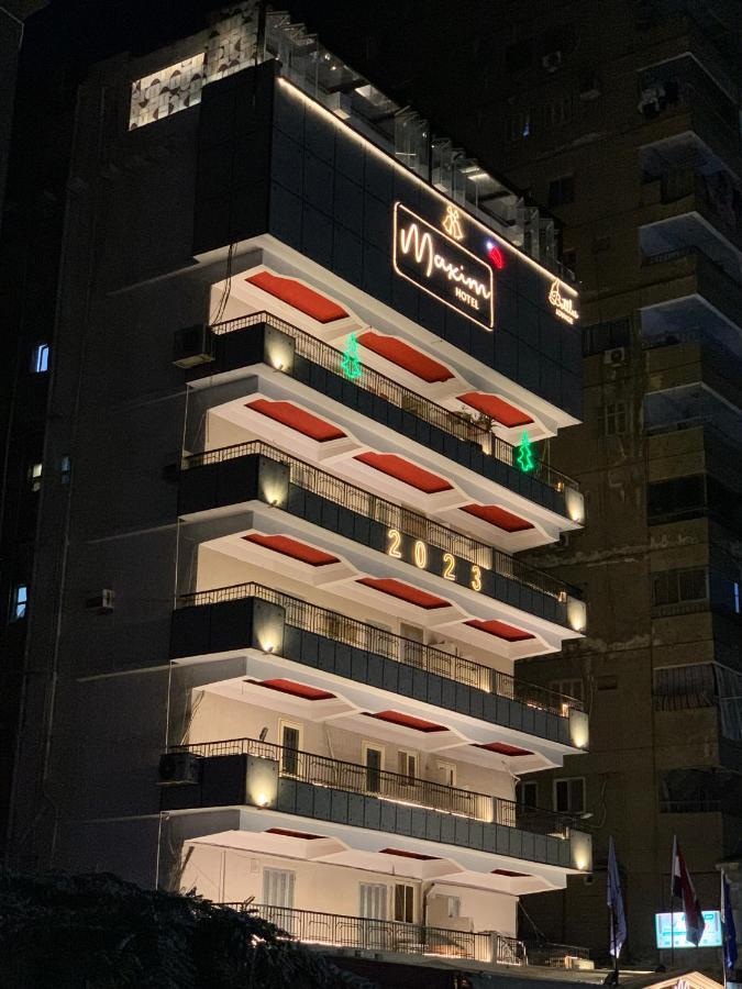 Maxim Hotel *
